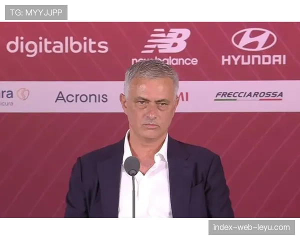 场边镜头：穆里尼奥作为天空体育评论员现身罗马奥林匹克球场