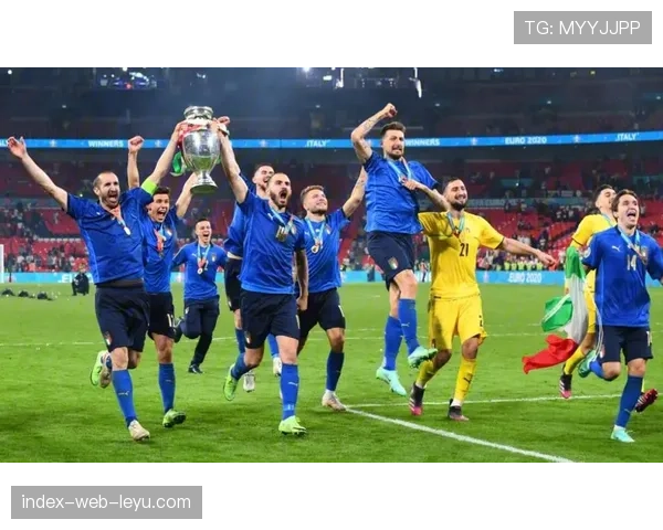 欧冠主题壁画在伊斯坦布尔决赛场地周边街区揭幕 欧冠主题壁画在伊斯坦布尔决赛场地周边街区揭幕