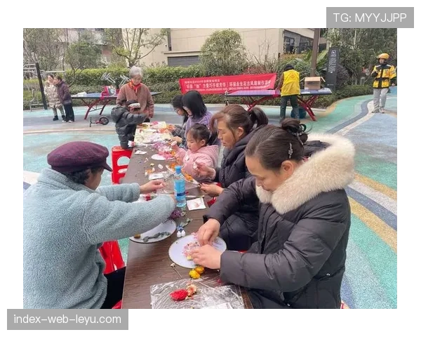 “社区的力量”:西甲俱乐部社会责任项目利用废弃球衣制作环保材料球场 “社区的力量”:西甲俱乐部社会责任项目利用废弃球衣制作环保材料球场