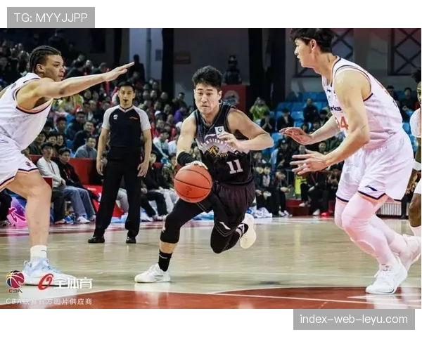 上海久事111-72击败长白山恩都里,豪取CBA16连胜 上海久事111-72击败长白山恩都里,豪取CBA16连胜